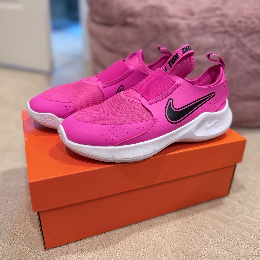 Nike Flexrunner 3 Fuschia sneakers- size 5Y